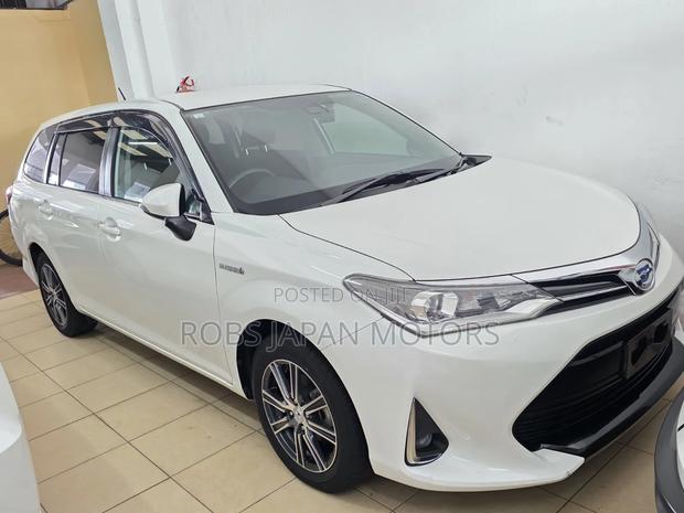 Toyota Corolla Fielder 1.5 Hybrid FWD 2019 White