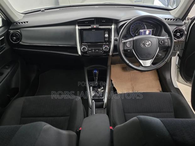 Toyota Corolla Fielder 1.5 Hybrid FWD 2019 White