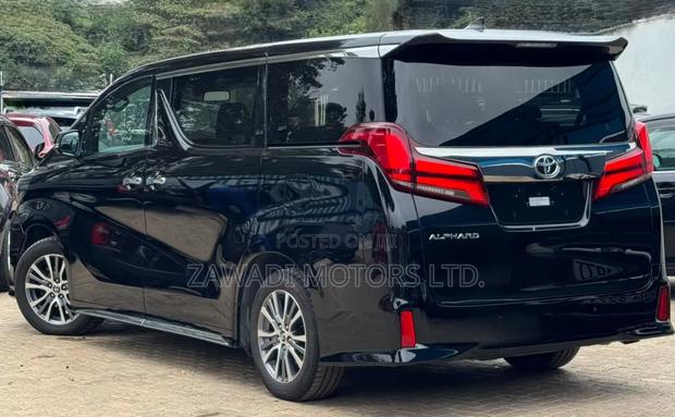 Toyota Alphard 2.5 Petrol AWD 2019 Black