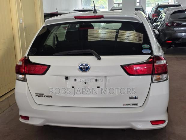 Toyota Corolla Fielder 1.5 Hybrid FWD 2018 Off white