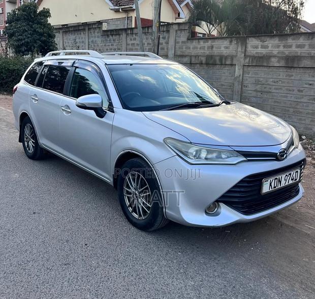 Toyota Corolla Fielder 2016 Silver