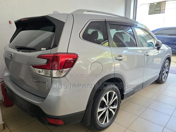 Subaru Forester Premium AWD 2019 Silver