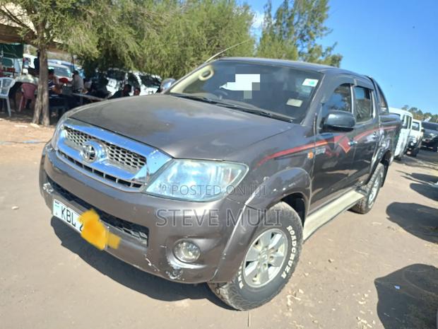 Toyota Hilux 2009 Gold