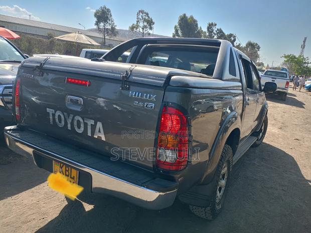 Toyota Hilux 2009 Gold