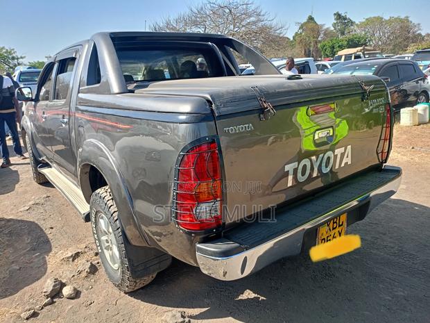 Toyota Hilux 2009 Gold