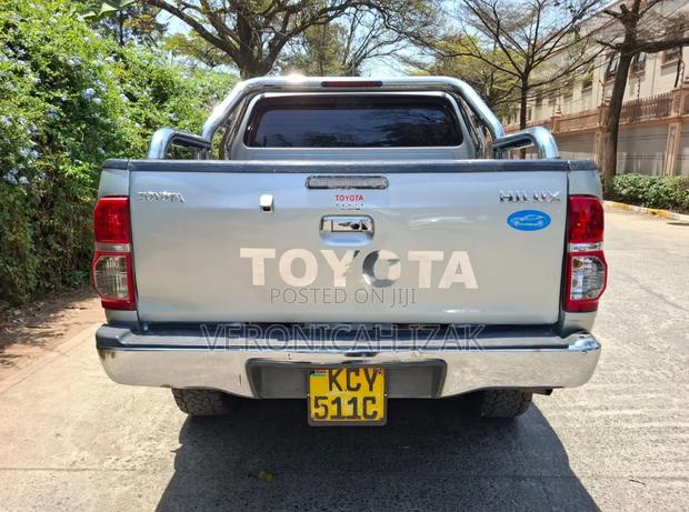Toyota Hilux 2013 Silver