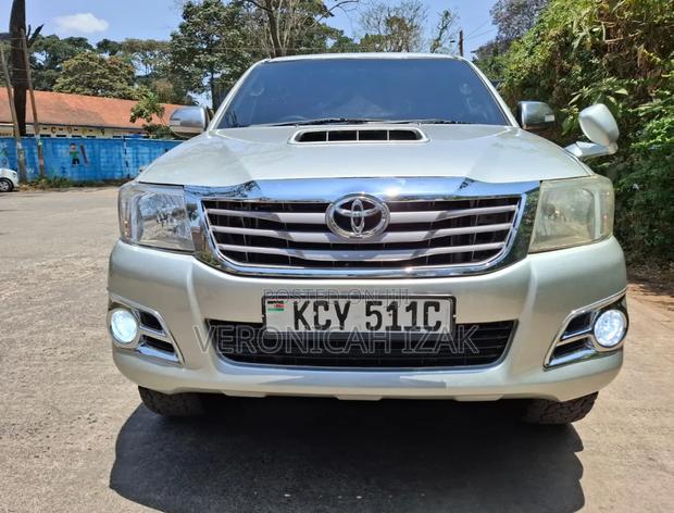 Toyota Hilux 2013 Silver