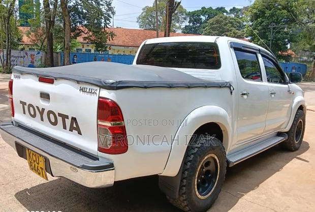 Toyota Hilux 2012 White