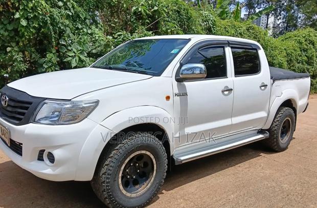Toyota Hilux 2012 White