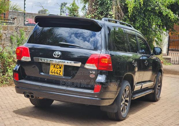 Toyota Land Cruiser 4.6 V8 ZX 2013 Matt Black