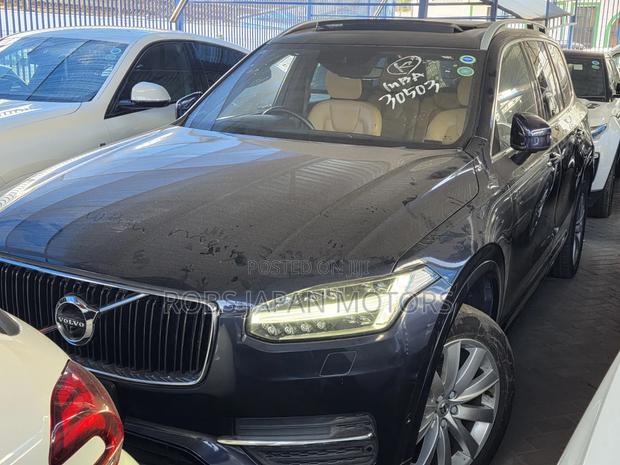 Volvo XC90 T5 Momentum AWD 2019 Blue
