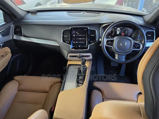 Volvo XC90 T5 Momentum AWD 2019 Blue