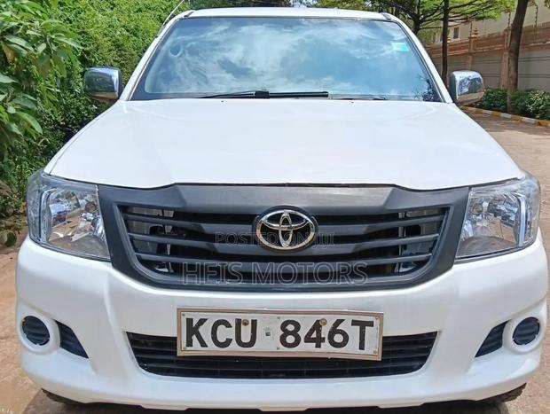 Toyota Hilux 2012 White