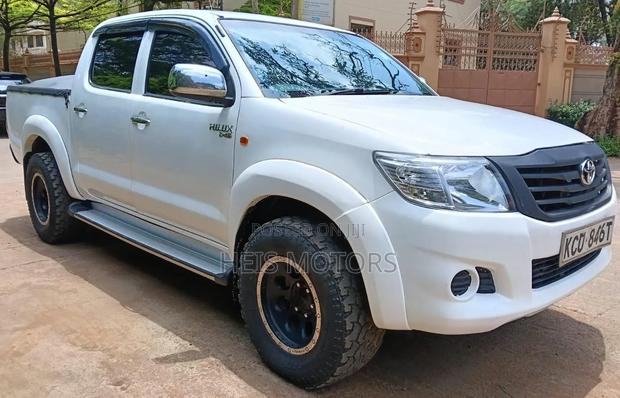 Toyota Hilux 2012 White