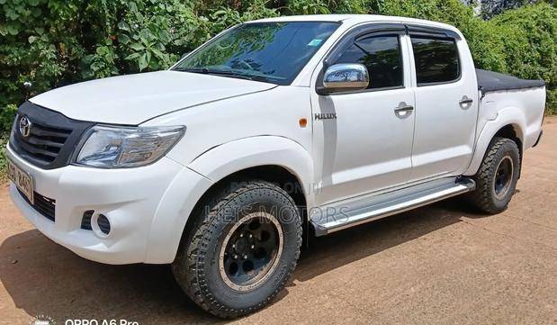 Toyota Hilux 2012 White
