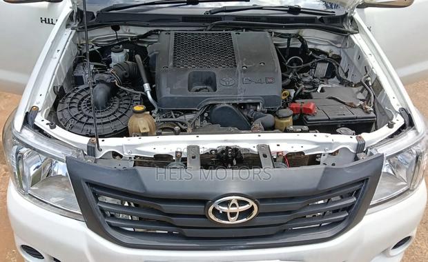 Toyota Hilux 2012 White