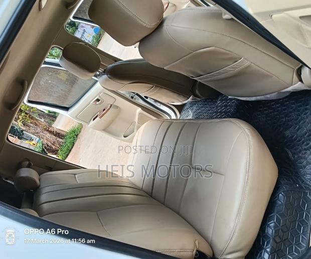 Toyota Hilux 2012 White
