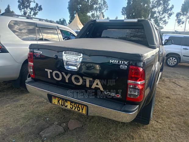 Toyota Hilux 2014 Black