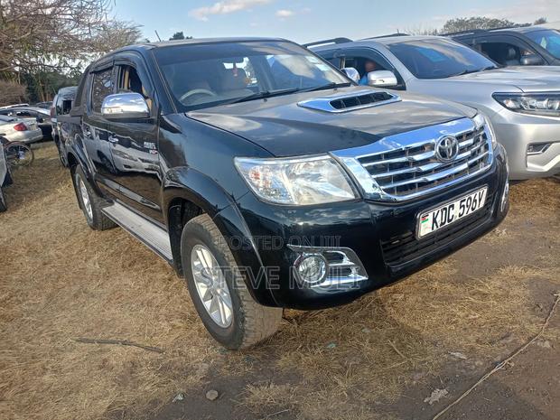Toyota Hilux 2014 Black