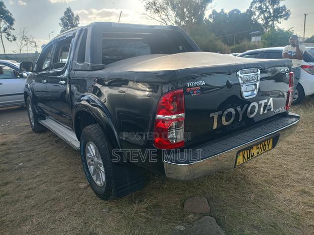 Toyota Hilux 2014 Black
