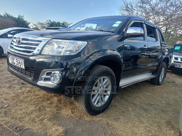 Toyota Hilux 2014 Black