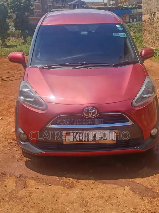 Toyota Sienta 1.5 FWD 2014 Maroon