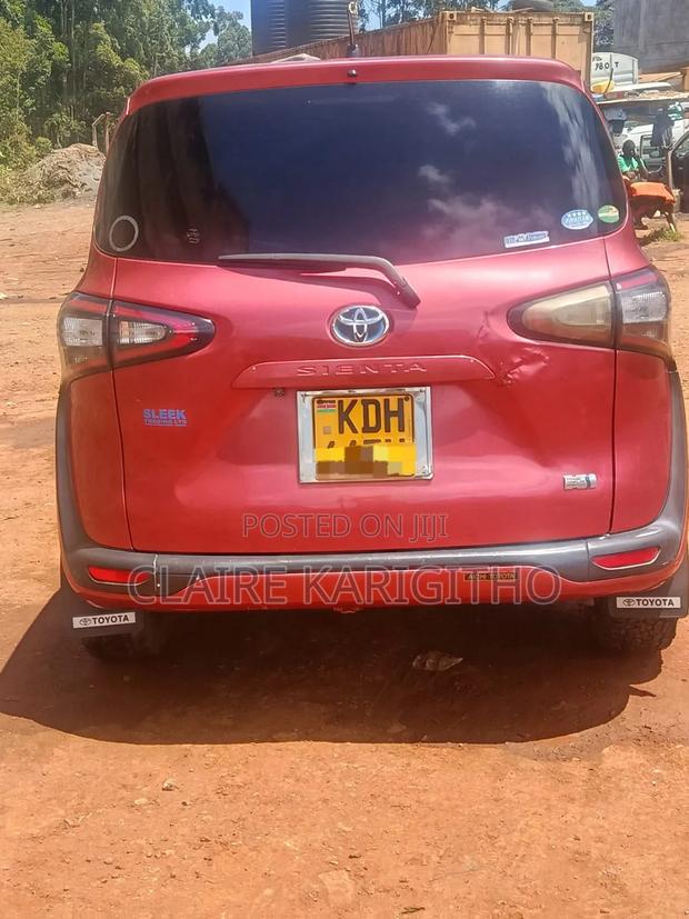 Toyota Sienta 1.5 FWD 2014 Maroon