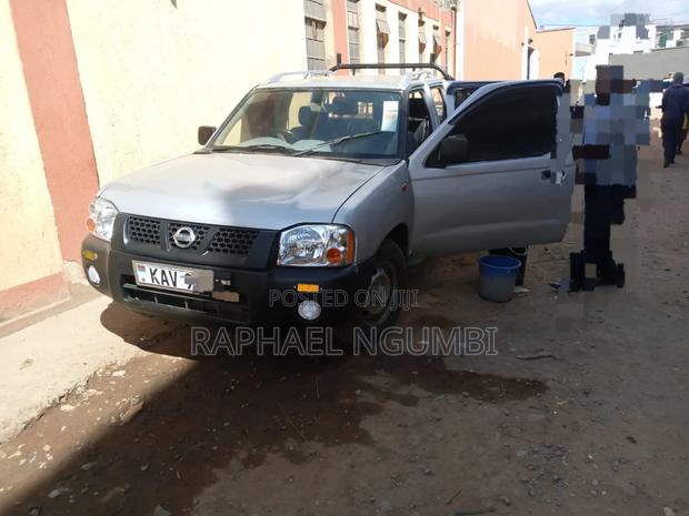 Nissan DoubleCab 2001 Silver