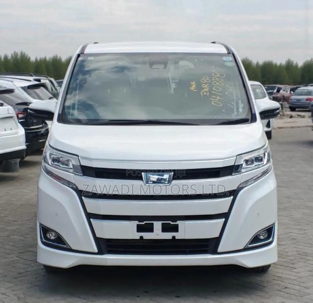 Toyota Noah 1.8 FWD Hybrid (7 seater) 2019 White