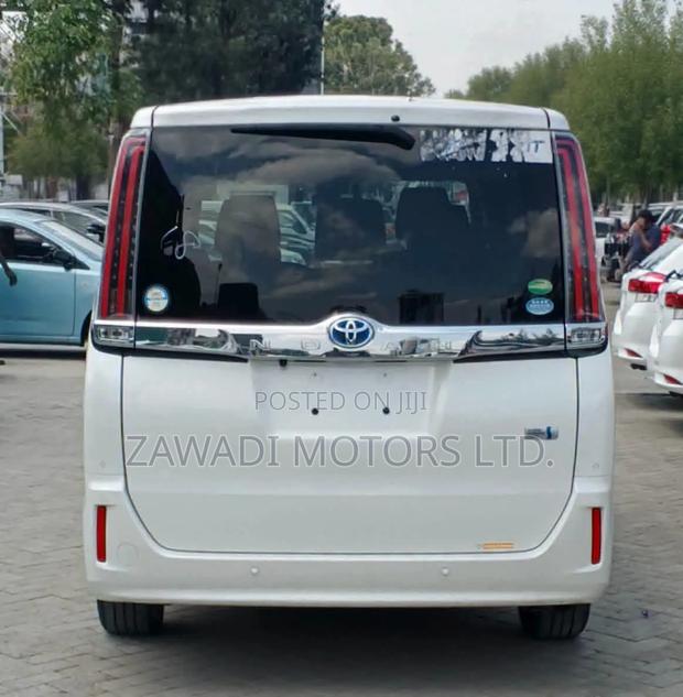 Toyota Noah 1.8 FWD Hybrid (7 seater) 2019 White