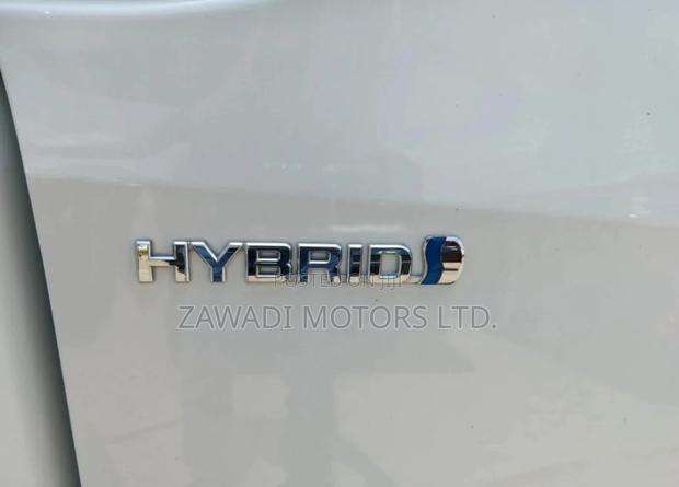 Toyota Noah 1.8 FWD Hybrid (7 seater) 2019 White