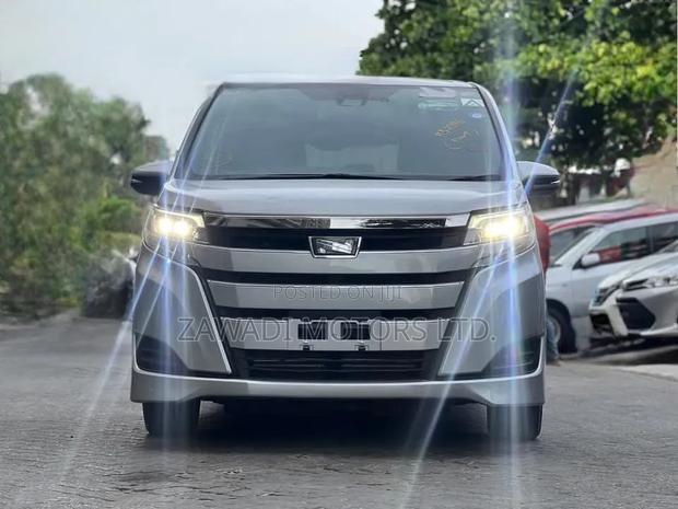 Toyota Noah 2.0 AWD (8 Seater) 2019 Silver