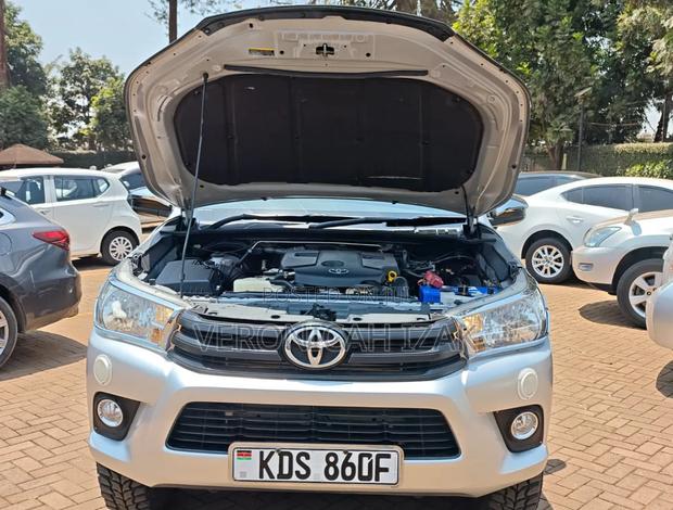Toyota Hilux 2017 Silver