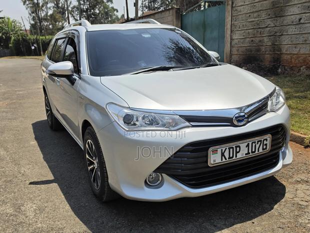 Toyota Corolla Fielder 1.5 Hybrid FWD 2016 Silver