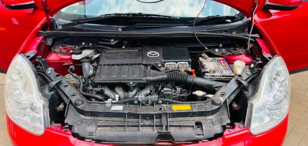 Mazda Verisa 2019 Red
