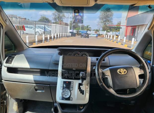 Toyota Noah 2011 Gray