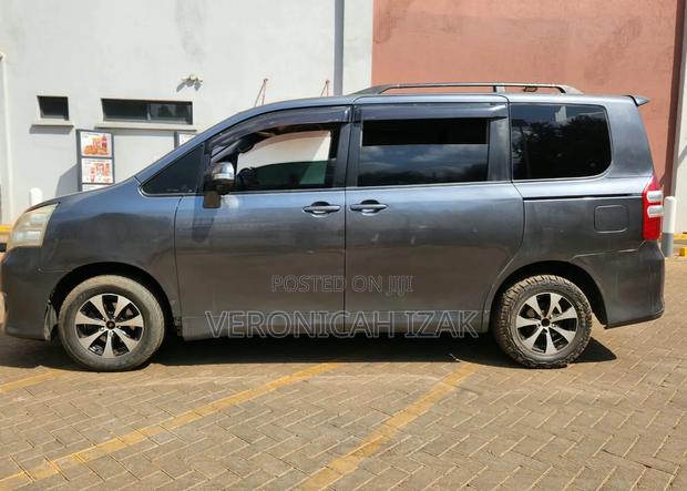 Toyota Noah 2011 Gray