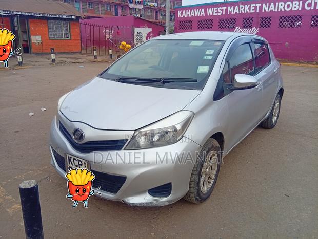 Toyota Vitz 2011 Silver