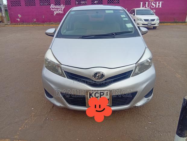 Toyota Vitz 2011 Silver
