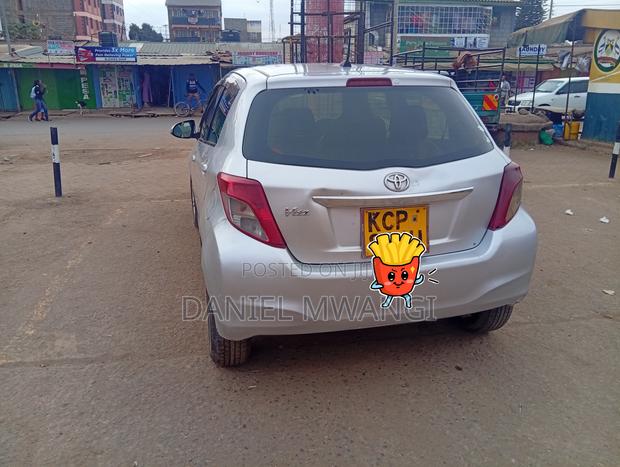 Toyota Vitz 2011 Silver