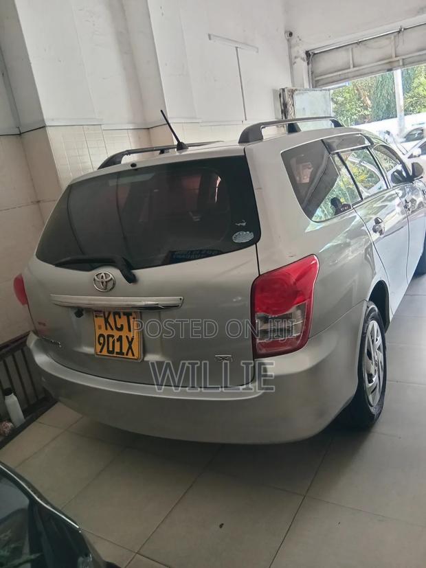 Toyota Corolla Fielder 2011 Silver