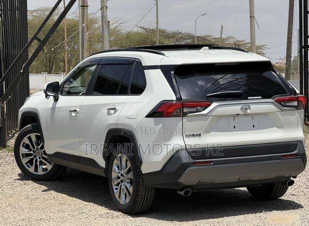 Toyota RAV4 Limited AWD 2019 White