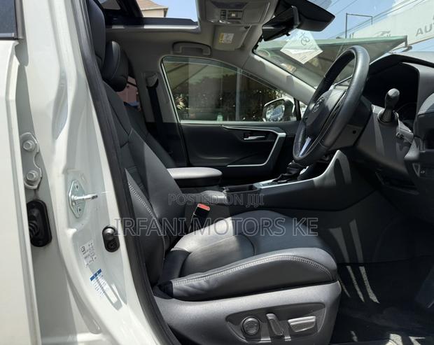 Toyota RAV4 Limited AWD 2019 White