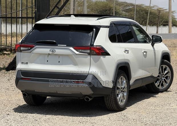 Toyota RAV4 Limited AWD 2019 White