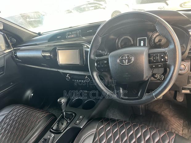 Toyota Hilux 2020 Silver