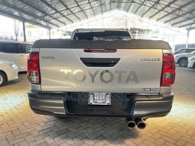 Toyota Hilux 2020 Silver