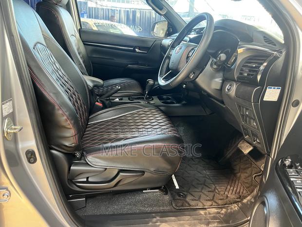 Toyota Hilux 2020 Silver