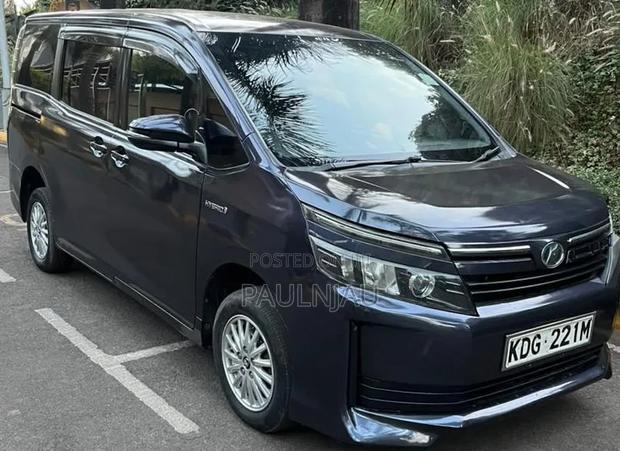 Toyota Voxy 2015