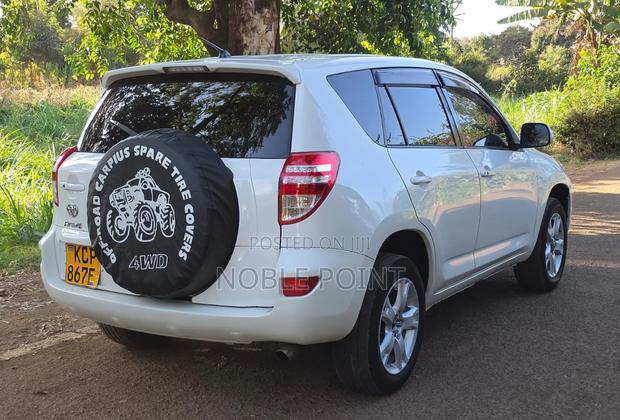 Toyota RAV4 2010 White