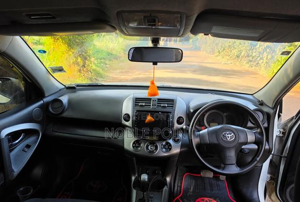 Toyota RAV4 2010 White